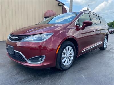 2017 Chrysler Pacifica Touring-L   - Photo 1 - Cahokia, IL 62206