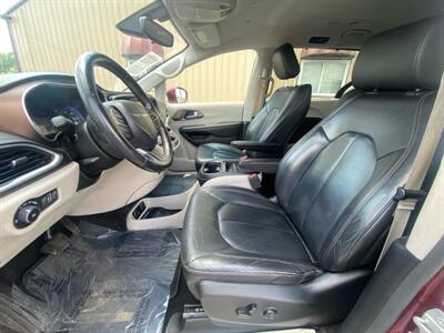 2017 Chrysler Pacifica Touring-L   - Photo 9 - Cahokia, IL 62206