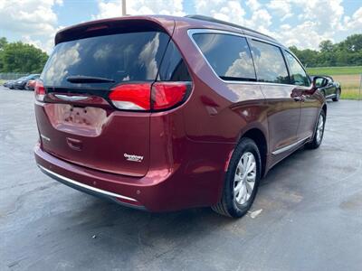 2017 Chrysler Pacifica Touring-L   - Photo 6 - Cahokia, IL 62206