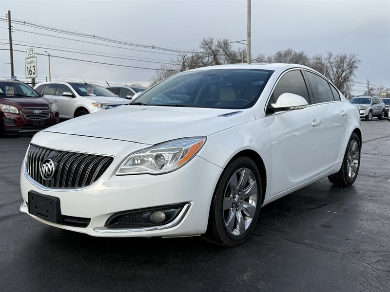 2016 Buick Regal Premium II   - Photo 1 - Cahokia, IL 62206
