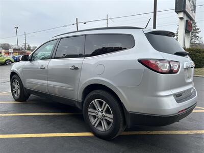 2017 Chevrolet Traverse LT   - Photo 5 - Fairview Heights, IL 62208
