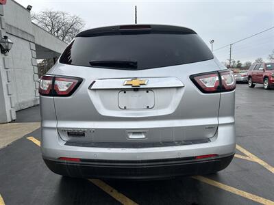 2017 Chevrolet Traverse LT   - Photo 7 - Fairview Heights, IL 62208