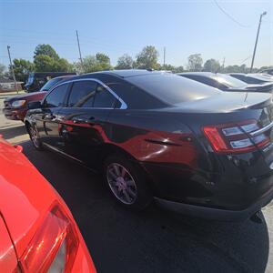 2015 Ford Taurus SE   - Photo 8 - Belleville, IL 62223