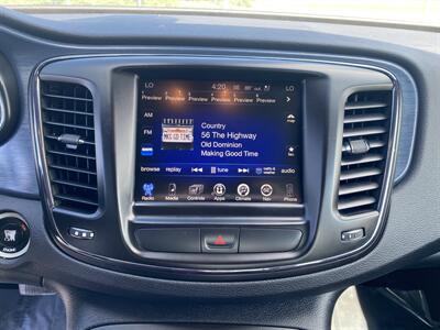 2016 Chrysler 200 S   - Photo 14 - Cahokia, IL 62206