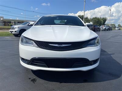 2016 Chrysler 200 S   - Photo 2 - Cahokia, IL 62206