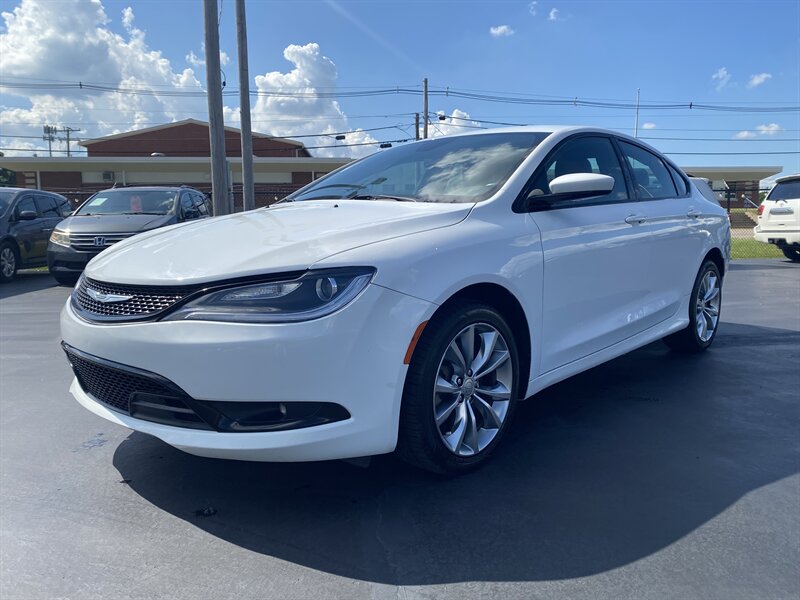2016 Chrysler 200 S - Photo 1 - Cahokia, IL 62206