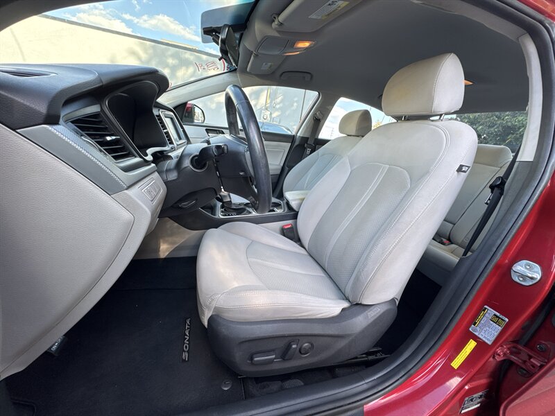 2018 Hyundai Sonata SEL - Photo 14 - Millstadt, IL 62260