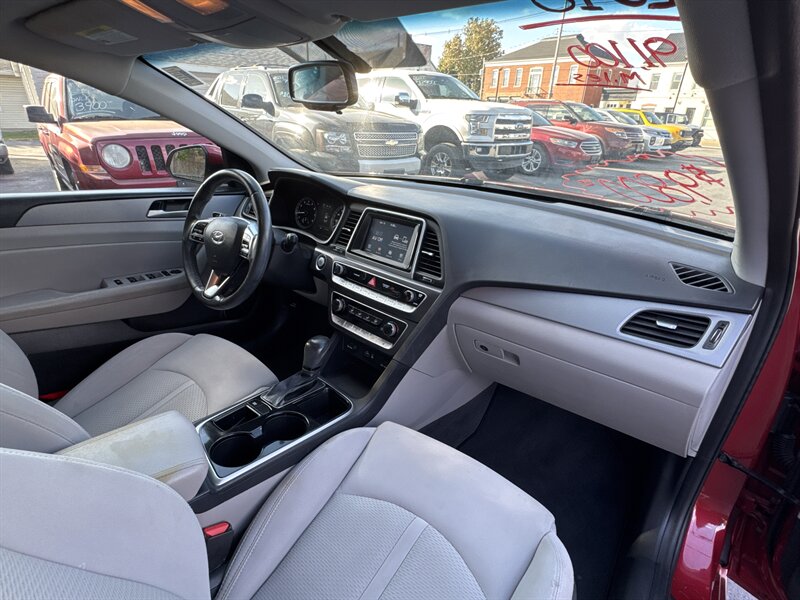 2018 Hyundai Sonata SEL - Photo 11 - Millstadt, IL 62260