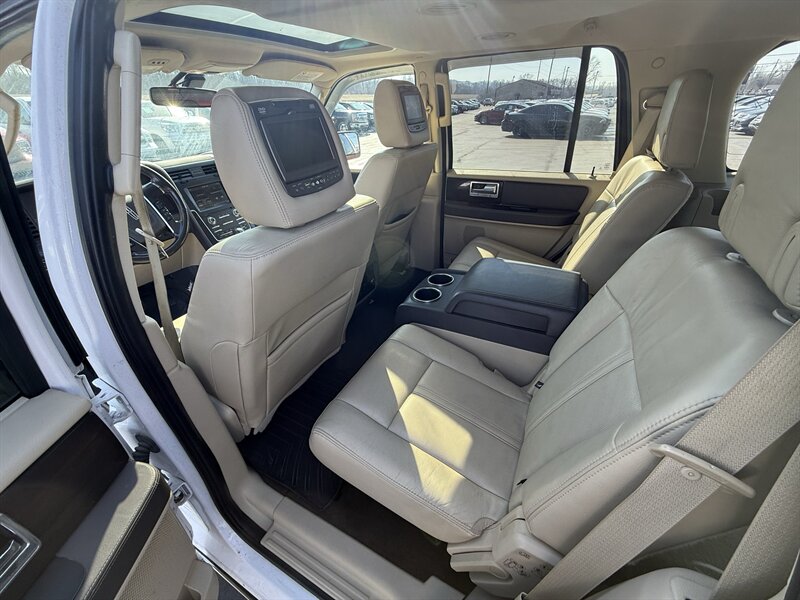 2015 Lincoln Navigator - Photo 9 - Cahokia, IL 62206