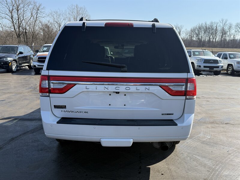 2015 Lincoln Navigator - Photo 7 - Cahokia, IL 62206