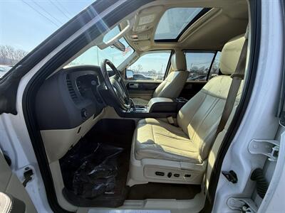 2015 Lincoln Navigator - Photo 8 - Cahokia, IL 62206