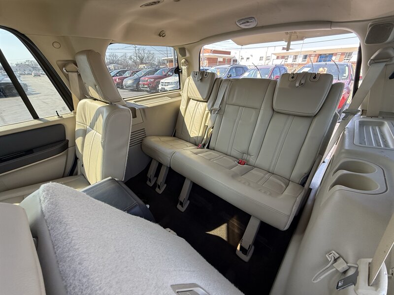 2015 Lincoln Navigator - Photo 10 - Cahokia, IL 62206