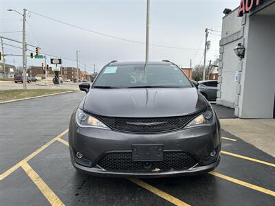 2020 Chrysler Pacifica Touring L Plus   - Photo 6 - Fairview Heights, IL 62208
