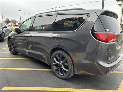 2020 Chrysler Pacifica Touring L Plus   - Photo 3 - Fairview Heights, IL 62208
