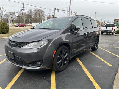 2020 Chrysler Pacifica Touring L Plus   - Photo 5 - Fairview Heights, IL 62208