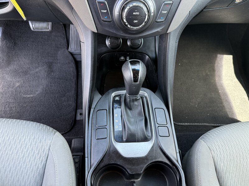 2017 Hyundai SANTA FE SE - Photo 14 - Cahokia, IL 62206