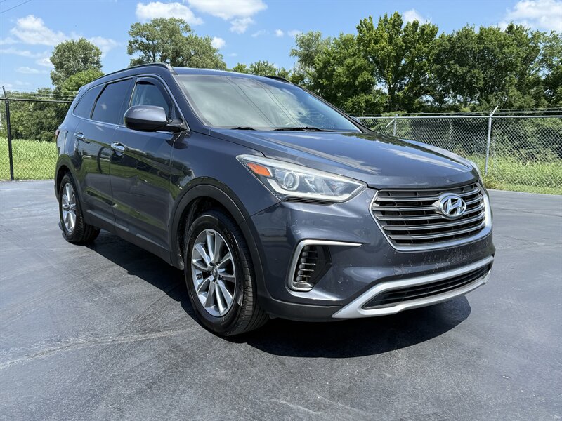 2017 Hyundai SANTA FE SE   - Photo 1 - Cahokia, IL 62206