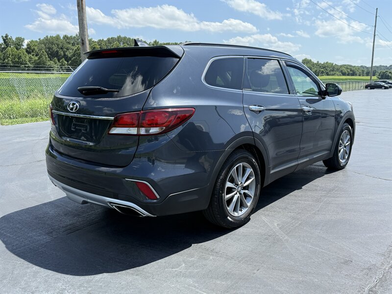 2017 Hyundai SANTA FE SE - Photo 3 - Cahokia, IL 62206