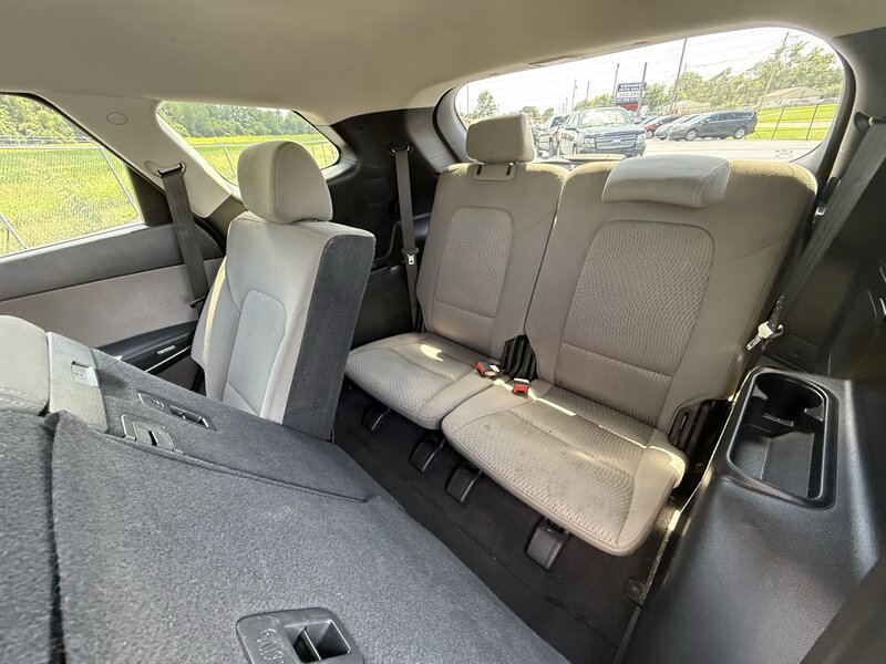 2017 Hyundai SANTA FE SE - Photo 10 - Cahokia, IL 62206