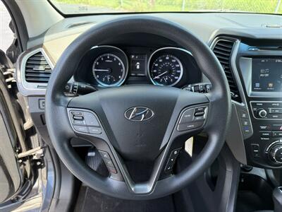 2017 Hyundai SANTA FE SE - Photo 12 - Cahokia, IL 62206