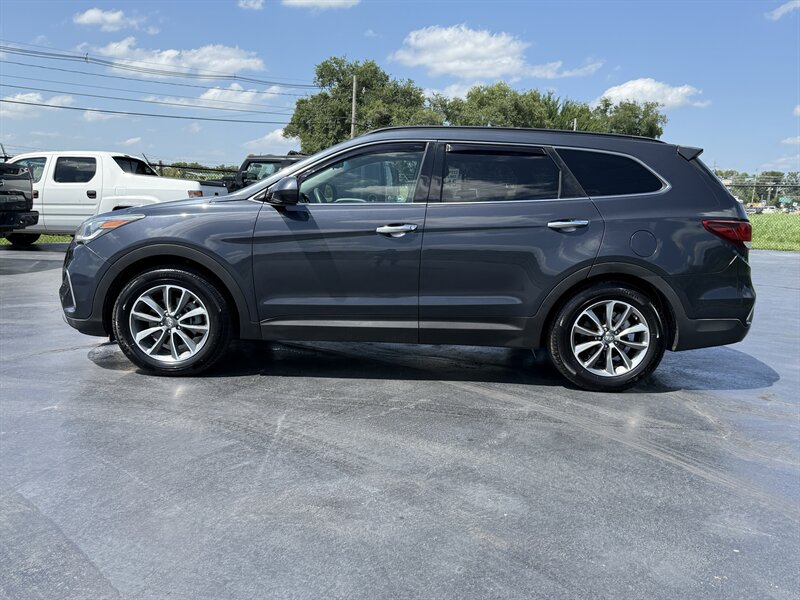 2017 Hyundai SANTA FE SE - Photo 5 - Cahokia, IL 62206