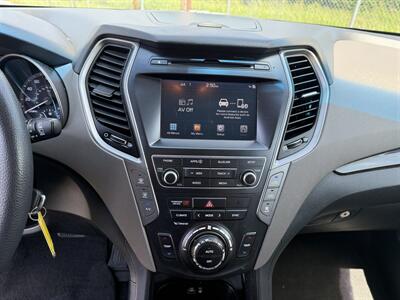 2017 Hyundai SANTA FE SE - Photo 13 - Cahokia, IL 62206