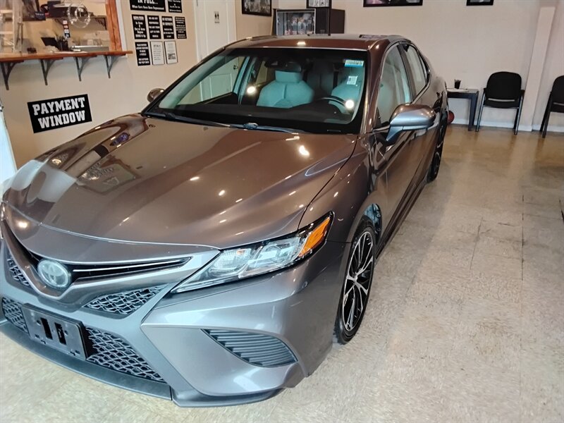 2018 Toyota Camry LE - Photo 2 - Cahokia, IL 62206