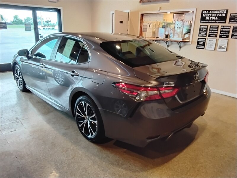 2018 Toyota Camry LE - Photo 3 - Cahokia, IL 62206