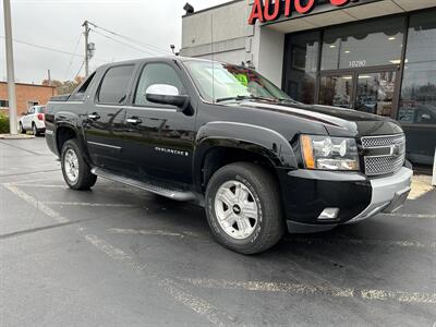 2007 Chevrolet Avalanche LS 1500   - Photo 2 - Fairview Heights, IL 62208