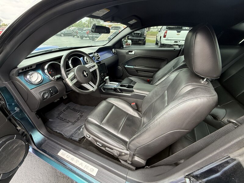 2005 Ford Mustang V6 Deluxe - Photo 8 - Cahokia, IL 62206