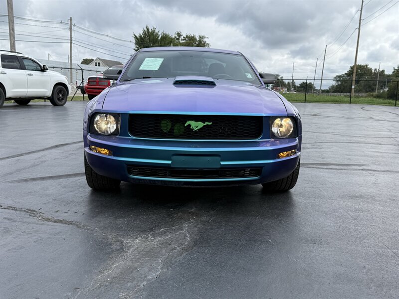 2005 Ford Mustang V6 Deluxe - Photo 2 - Cahokia, IL 62206