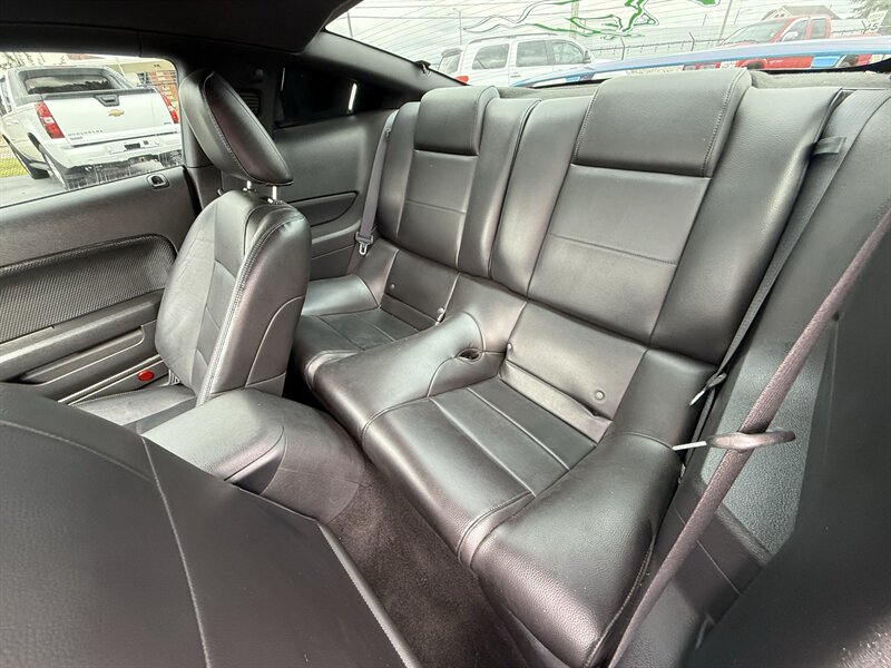 2005 Ford Mustang V6 Deluxe - Photo 9 - Cahokia, IL 62206