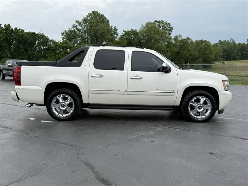 2010 Chevrolet Avalanche LTZ - Photo 6 - Cahokia, IL 62206
