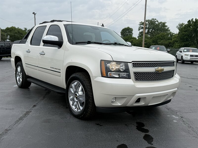2010 Chevrolet Avalanche LTZ - Photo 5 - Cahokia, IL 62206