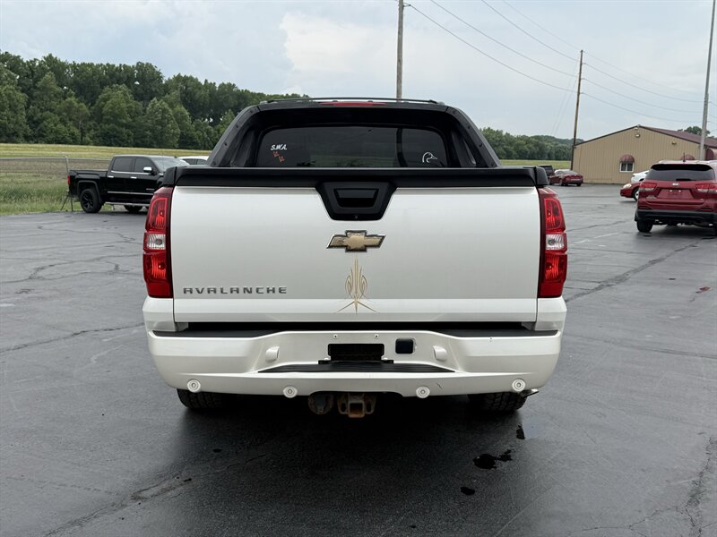 2010 Chevrolet Avalanche LTZ - Photo 8 - Cahokia, IL 62206