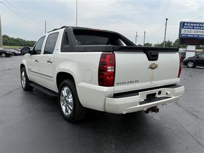 2010 Chevrolet Avalanche LTZ - Photo 3 - Cahokia, IL 62206