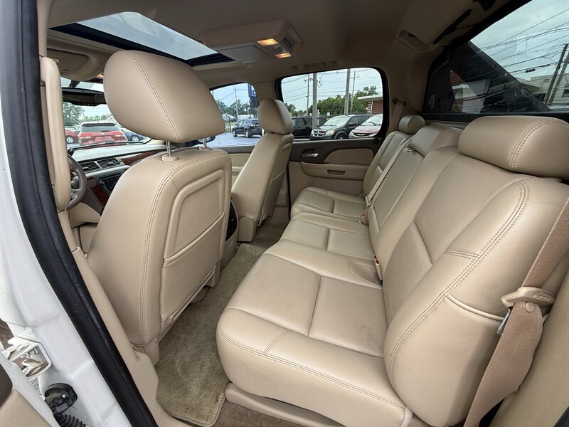 2010 Chevrolet Avalanche LTZ - Photo 10 - Cahokia, IL 62206