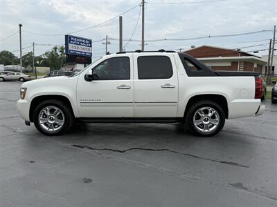 2010 Chevrolet Avalanche LTZ - Photo 2 - Cahokia, IL 62206