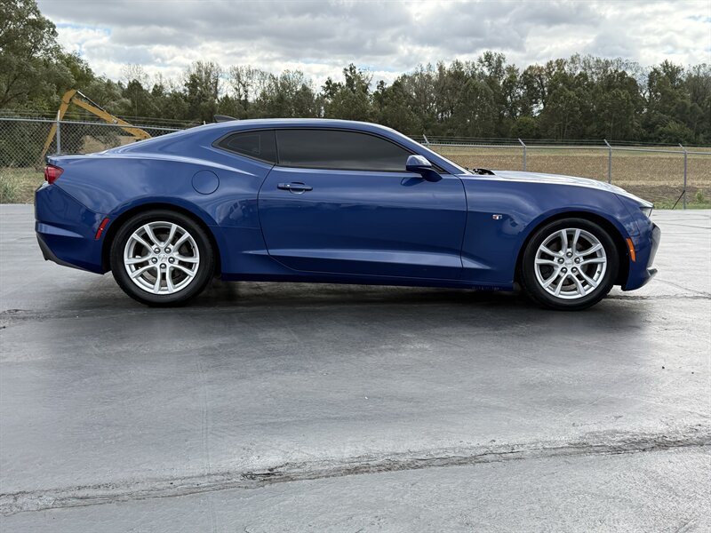 2019 Chevrolet Camaro LS - Photo 4 - Cahokia, IL 62206