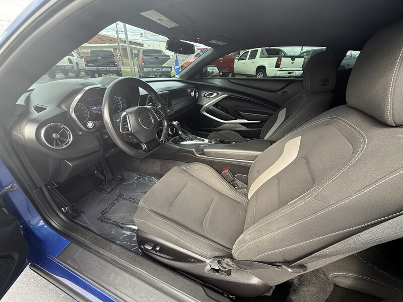 2019 Chevrolet Camaro LS - Photo 9 - Cahokia, IL 62206