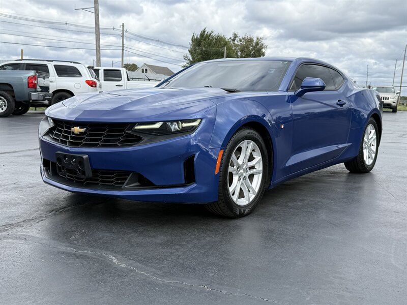 2019 Chevrolet Camaro LS   - Photo 1 - Cahokia, IL 62206