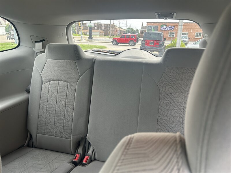 2017 Buick Enclave Convenience - Photo 10 - Fairview Heights, IL 62208