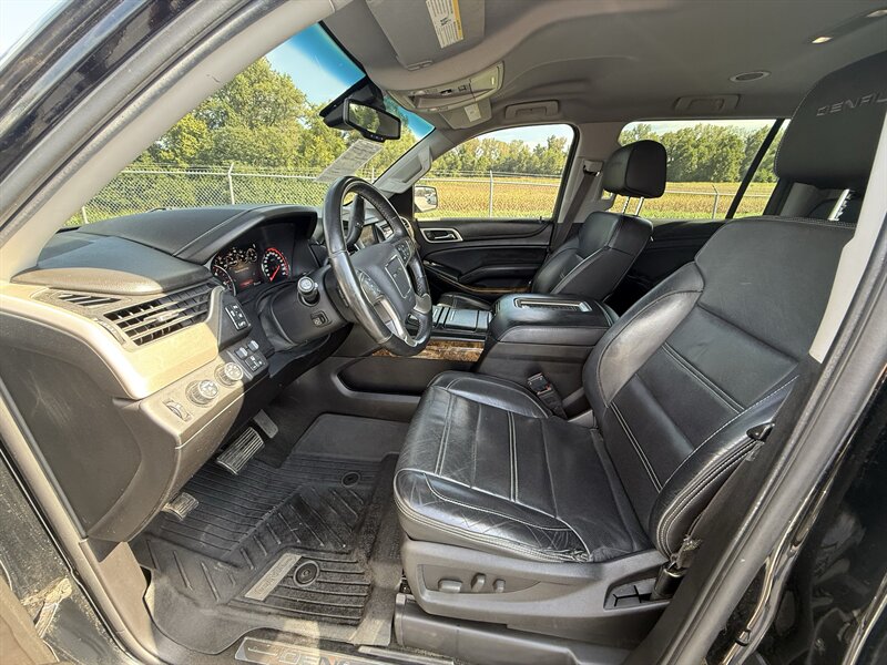 2015 GMC Yukon XL Denali - Photo 9 - Cahokia, IL 62206