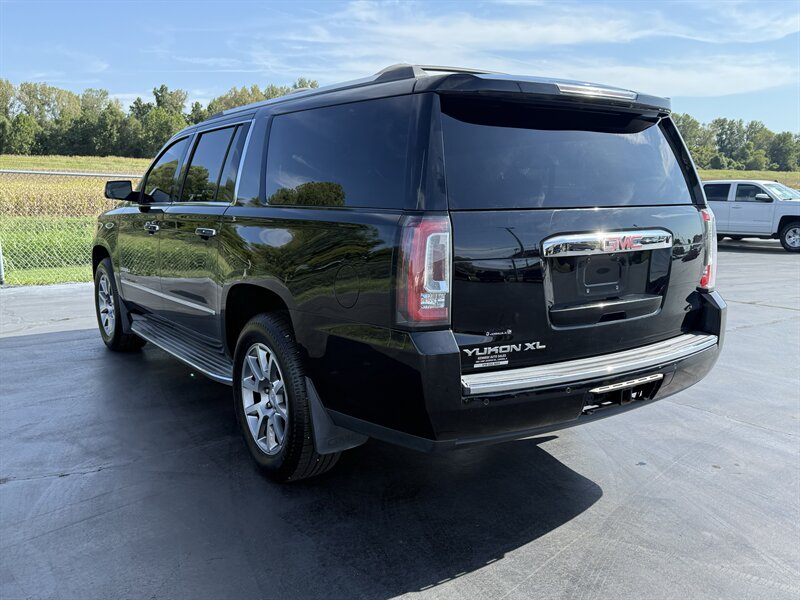 2015 GMC Yukon XL Denali - Photo 8 - Cahokia, IL 62206