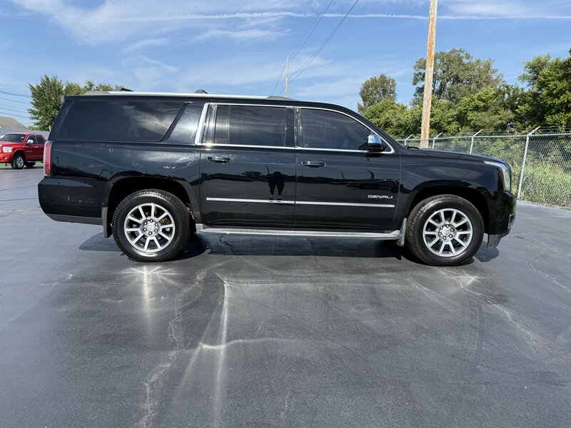 2015 GMC Yukon XL Denali - Photo 5 - Cahokia, IL 62206