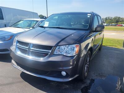 2017 Dodge Grand Caravan SXT   - Photo 2 - Belleville, IL 62223