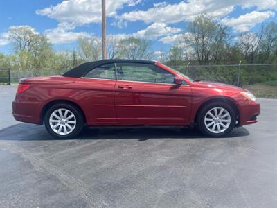 2013 Chrysler 200 Touring   - Photo 4 - Cahokia, IL 62206