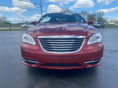 2013 Chrysler 200 Touring   - Photo 2 - Cahokia, IL 62206