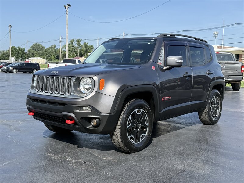 2016 Jeep Renegade Trailhawk   - Photo 1 - Cahokia, IL 62206