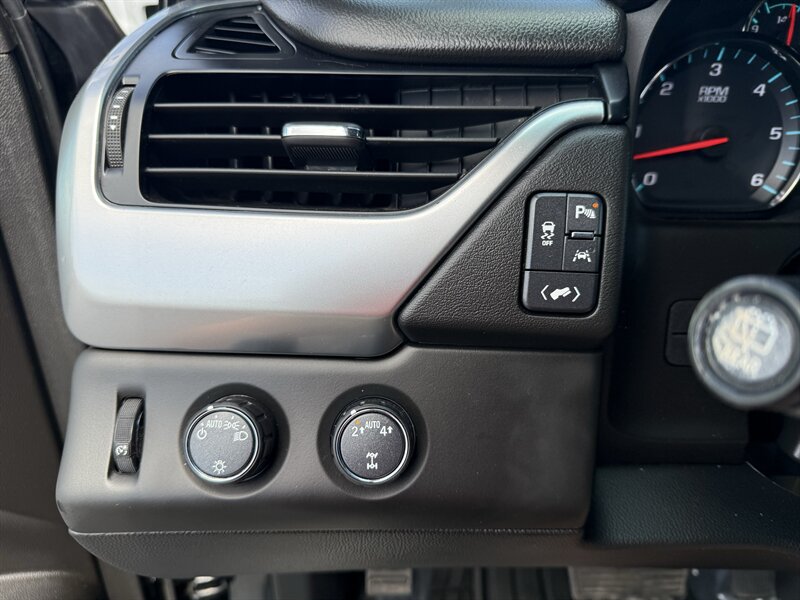 2019 Chevrolet Tahoe LT - Photo 17 - Cahokia, IL 62206